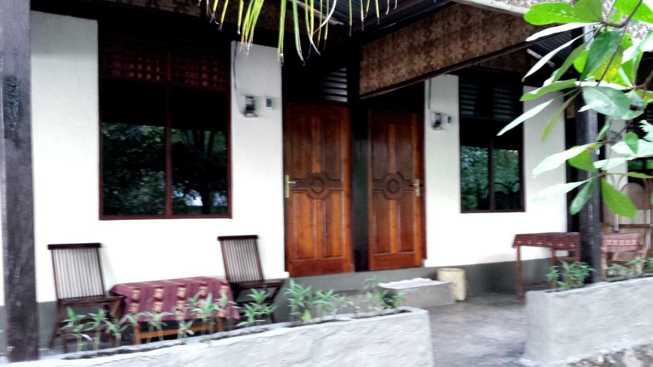 Pantai Paris Homestay Maumere Exterior photo